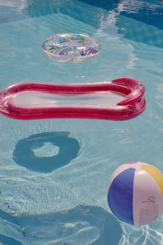 Praktické filtrační a údržbové příslušenství k bazénům