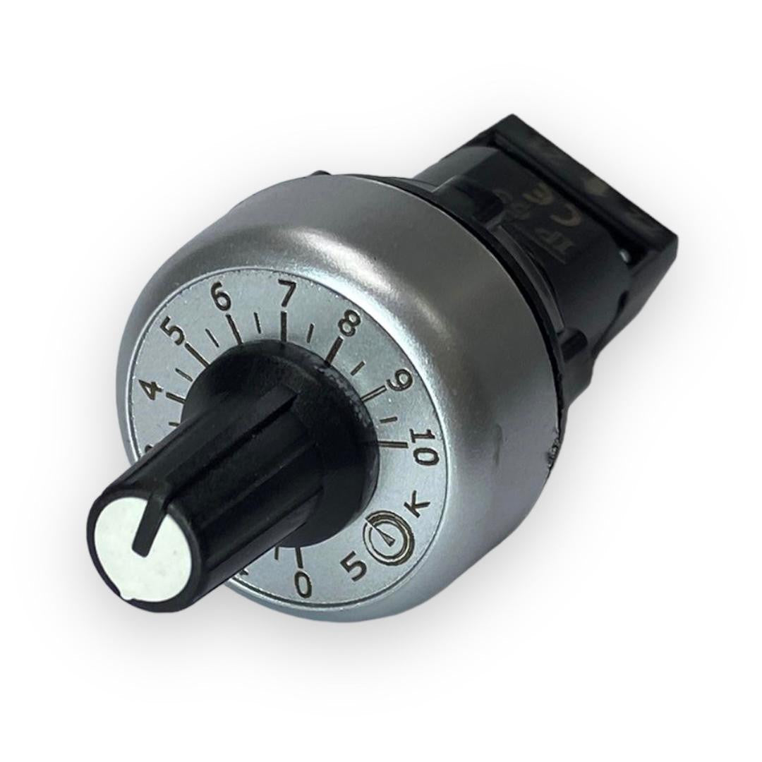 Potenciometr 10 kΩ / 5 kΩ jednootáčkový IP64 průměr zadlabačky 22 mm