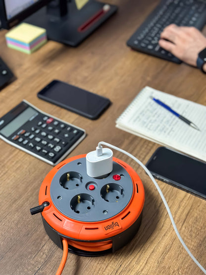 Kompaktní prodlužovací kabelový, se 4 zásuvkami IP20 +USB+ tepelná pojistka +dětská pojistka, 5m kabel 3x1mm2, Francouzský typ (kolík), PHE-05310-E-USB