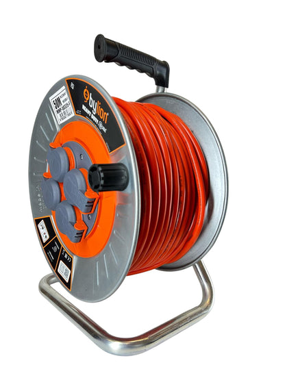 Profesionalní kovový naviják s měděným kabelem 3x2,5 mm2, IP44 s ochranou proti přetížení, proud 16 A typ Francouzský se 4 zásuvky, délka 50M, barva kabelu: oranžová