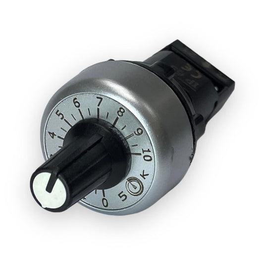 Potenciometr 10 kΩ / 5 kΩ jednootáčkový IP64 průměr zadlabačky 22 mm